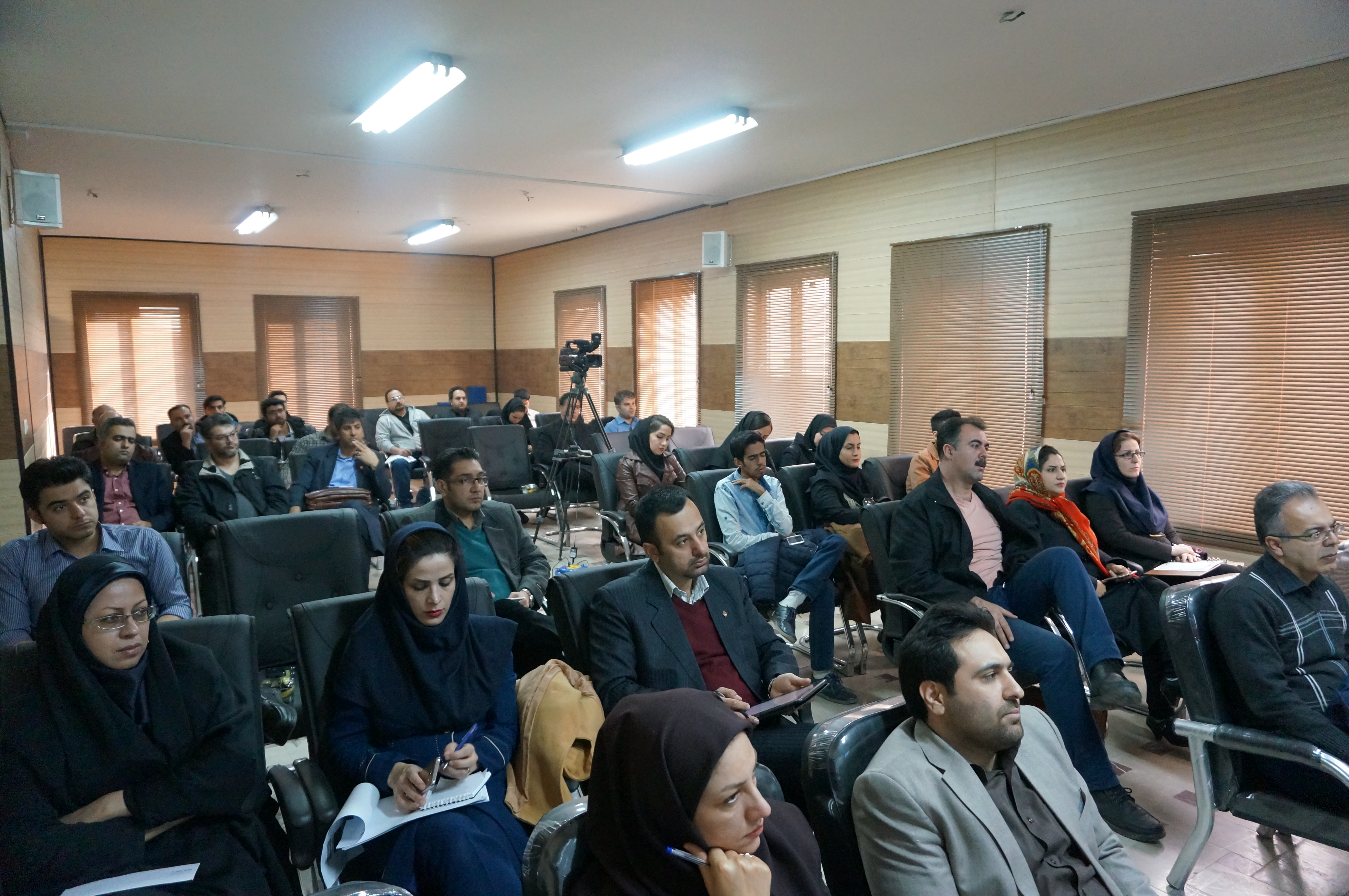 کارگاه وام وجوه اداره شده 29 دی95