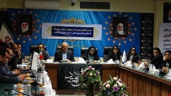نشست بانوان مدیر استان مرکزی  با مشاور امور بانوان و خانواده  وزارت کشور