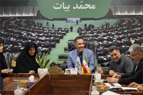 بررسی وضعیت ارتباطی شهرستان خمین در نشست تخصصی با حضور مسئولان استانی و محلی