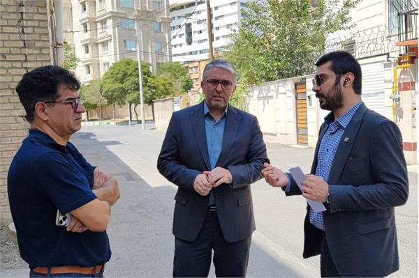 بازدید سرپرست اداره کل ارتباطات استان مرکزی در پی وصول شکایت مردمی از محل احداث دکل ارتباطی