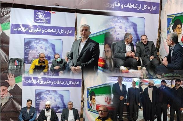 به مناسبت روز جهانی ارتباطات و جامعه اطلاعاتی و همچنین هفته ملی ارتباطات و روابط عمومی؛ با هدف رسیدگی مستقیم به مطالبات شهروندان    برپایی میز ارتباطات مردمی خانواده ارتباطات در میدان شهدای اراک