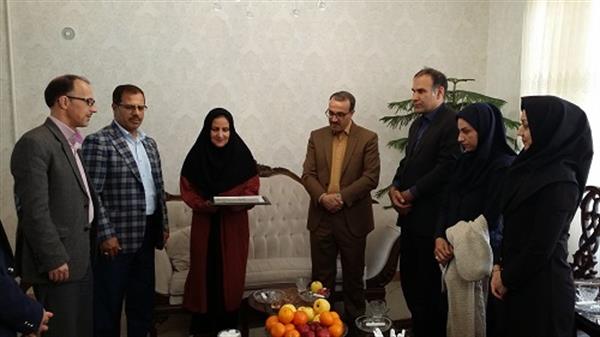 دیدار مدیر کل ارتباطات و فناوری اطلاعات استان مرکزی با خانواده شهدا
