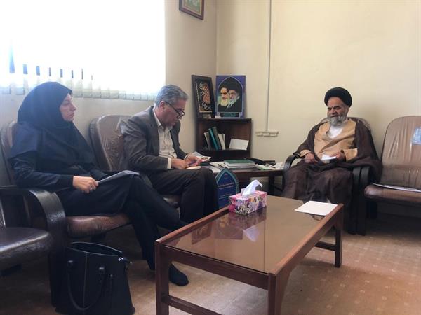 دیدار مدیر کل ارتباطات و فناوری اطلاعات استان مرکزی با امام جمعه شهرستان خمین