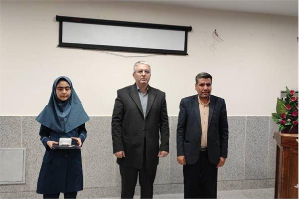 تجلیل از برگزیده استانی طرح «ایران دیجیتال» در آشتیان