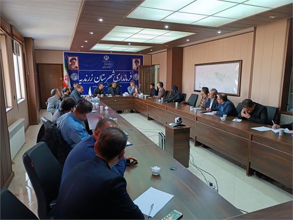 بررسی وضعیت ارتباطی شهرستان زرندیه با حضور مدیر کل ارتباطات مرکزی و سایر مدیران و مسئولین حوزه ارتباطات استان  در فرمانداری زرندیه