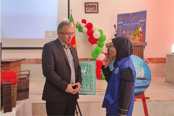 حضور مدیرکل ارتباطات و فناوری اطلاعات استان مرکزی در دبیرستان اطهر اراک با محوریت «ایران دیجیتال»